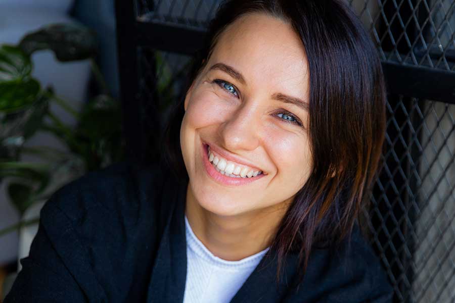 Mujer con sonrisa cuidada